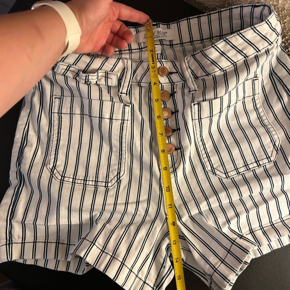 Judy Blue High Waisted White Navy Blue Stripe Shorts Rose Gold Buttons Size L - Picture 3 of 12
